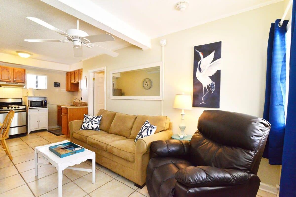Across Street From Beach With Pool Top Location Holiday home *