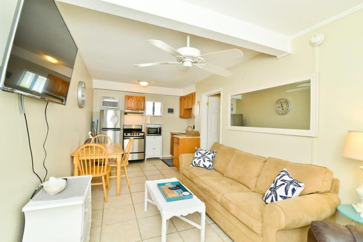 Across Street From Beach With Pool Top Location Holiday home Myrtle Beach