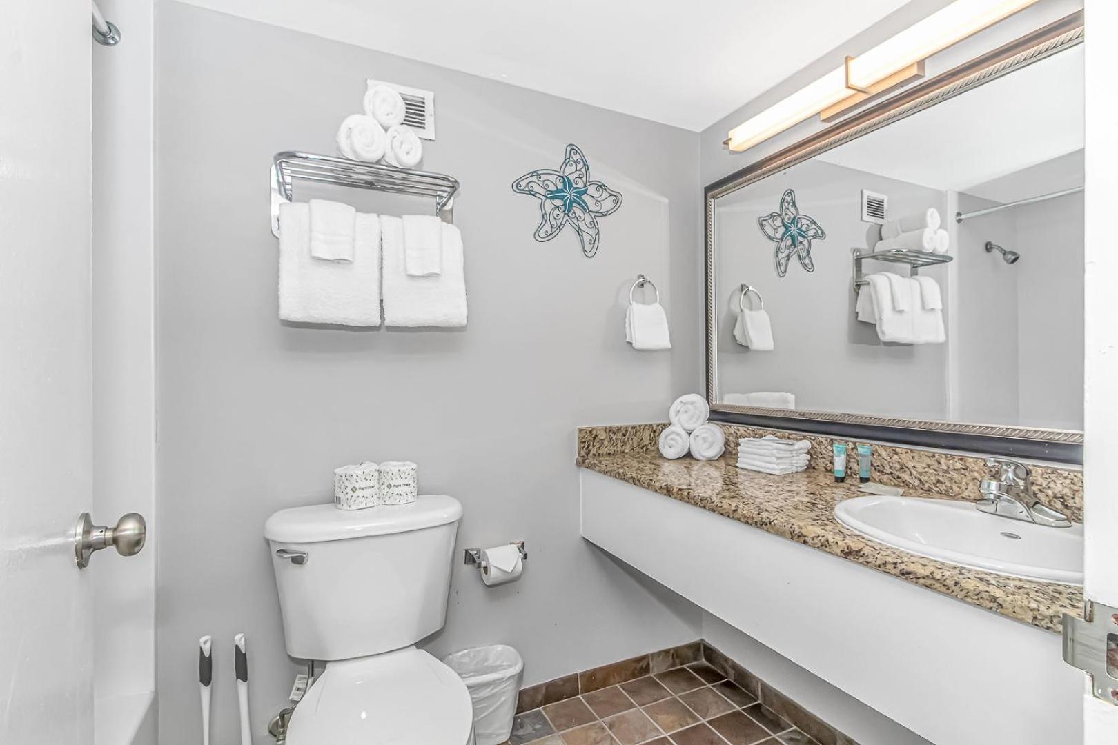 Immaculate! Led Fireplace - Renovated King - Sleeps 4! - Landmark 1508