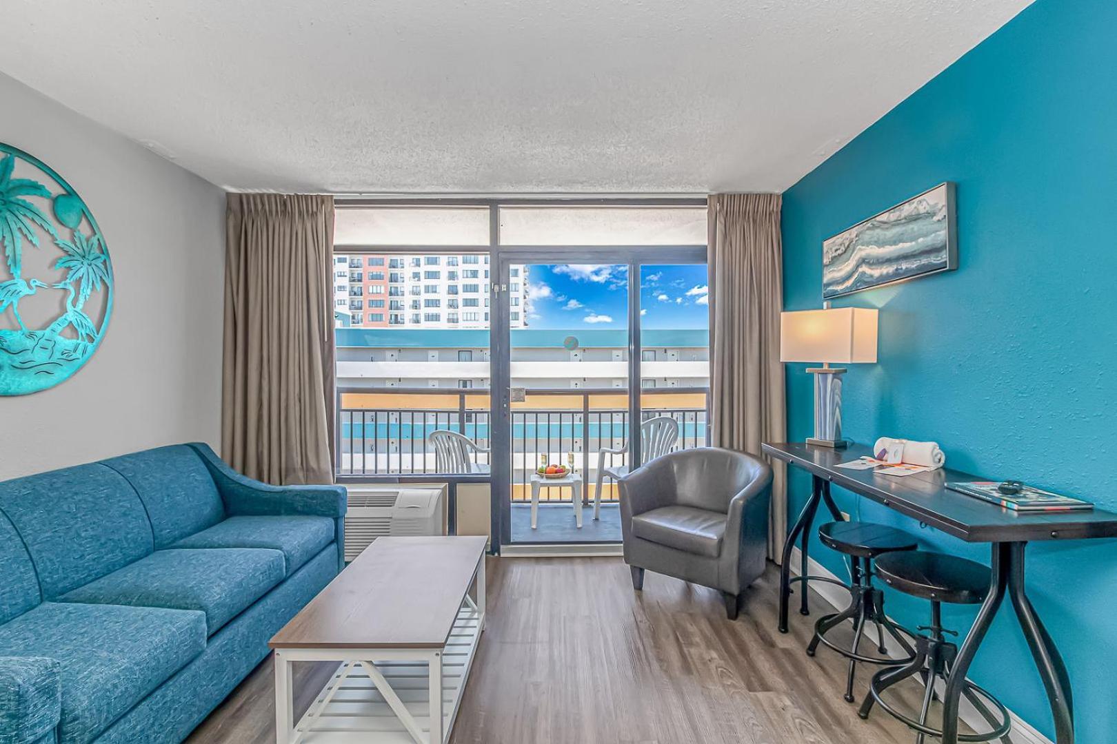 Immaculate! Led Fireplace - Renovated King - Sleeps 4! - Landmark 1508