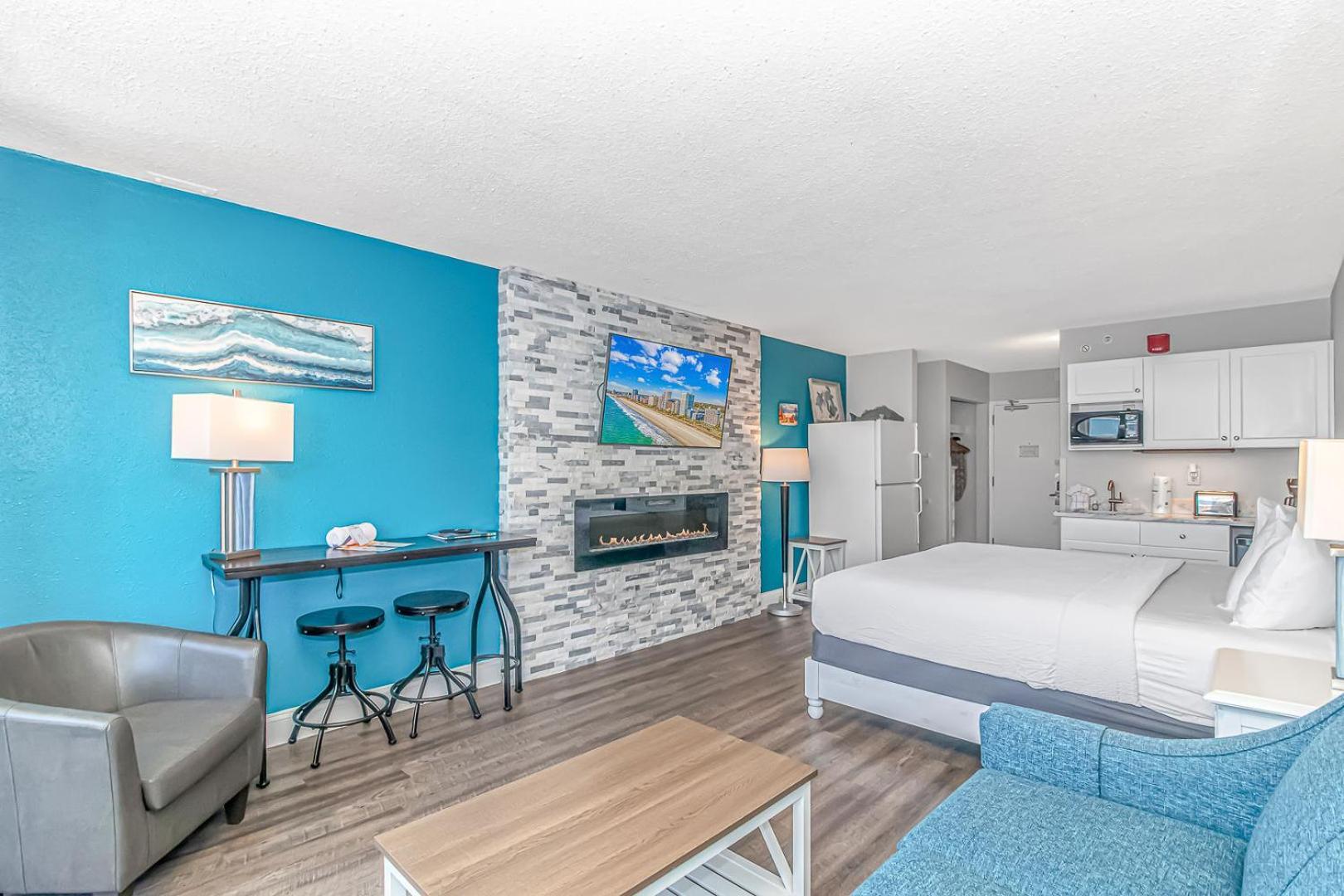 Holiday home Immaculate! Led Fireplace - Renovated King - Sleeps 4! - Landmark 1508
