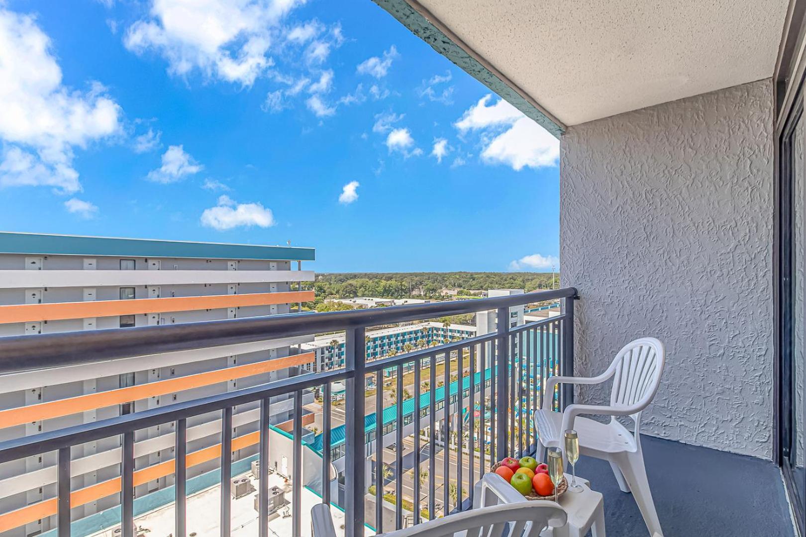 Immaculate! Led Fireplace - Renovated King - Sleeps 4! - Landmark 1508