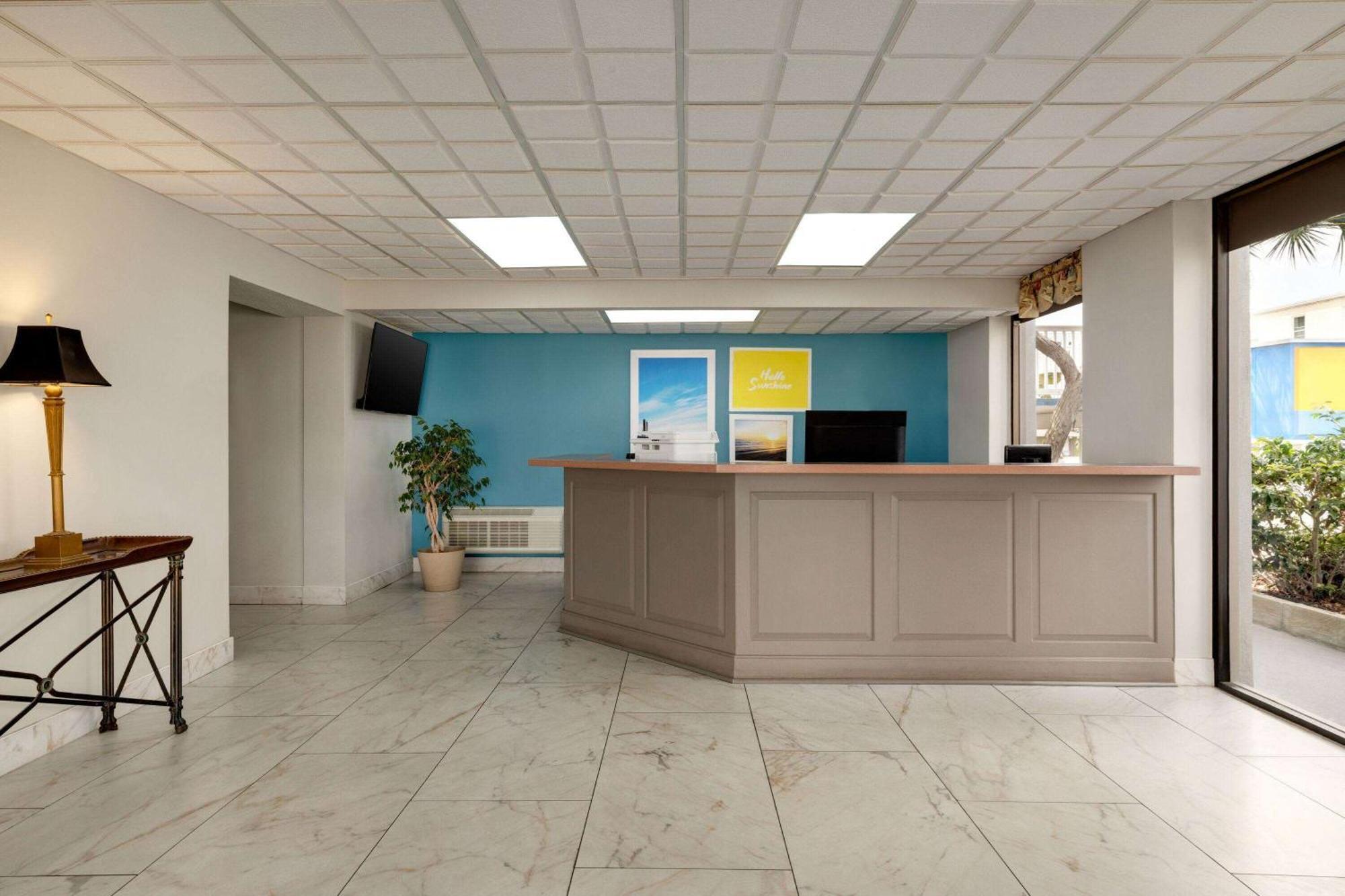 Days By Wyndham Myrtle Beach-beach Front Hotel 2*