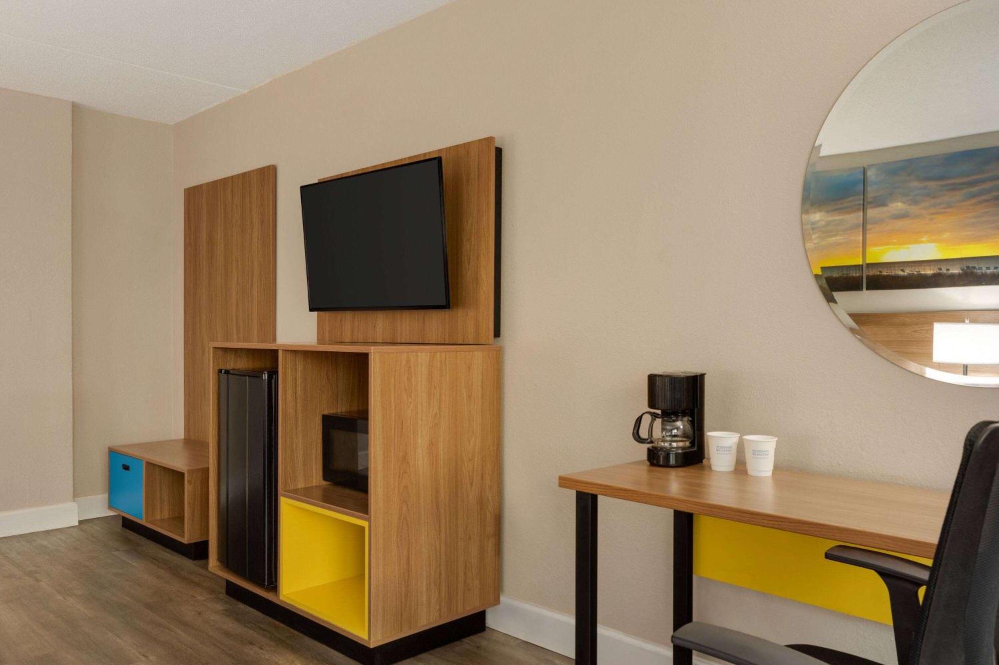 Hotel Days By Wyndham Myrtle Beach-beach Front 2*