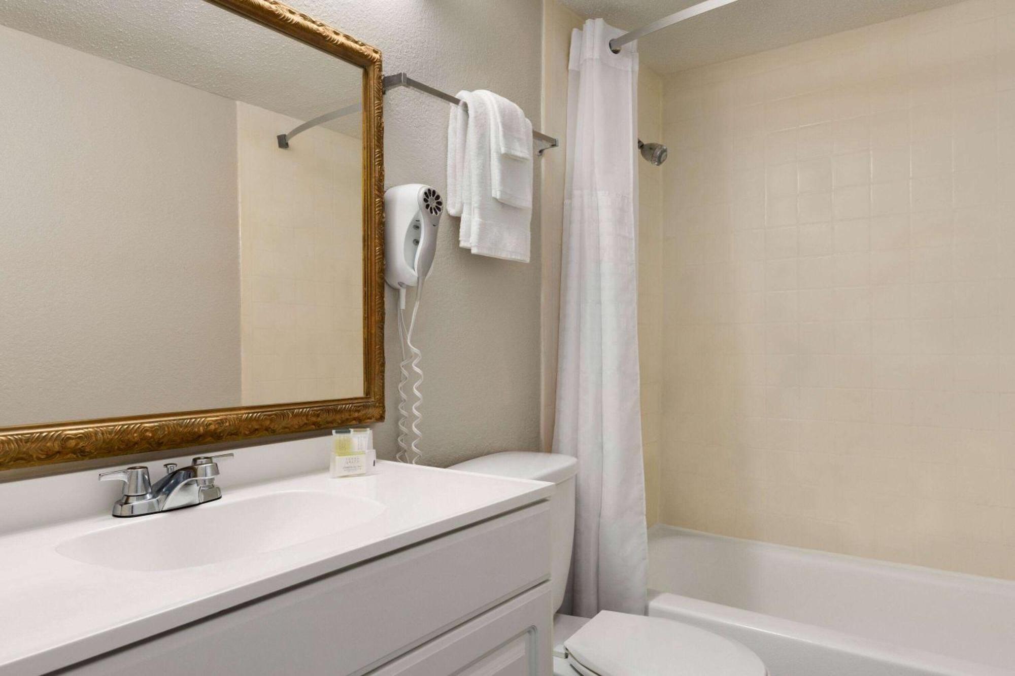 Hotel Days By Wyndham Myrtle Beach-beach Front Myrtle Beach