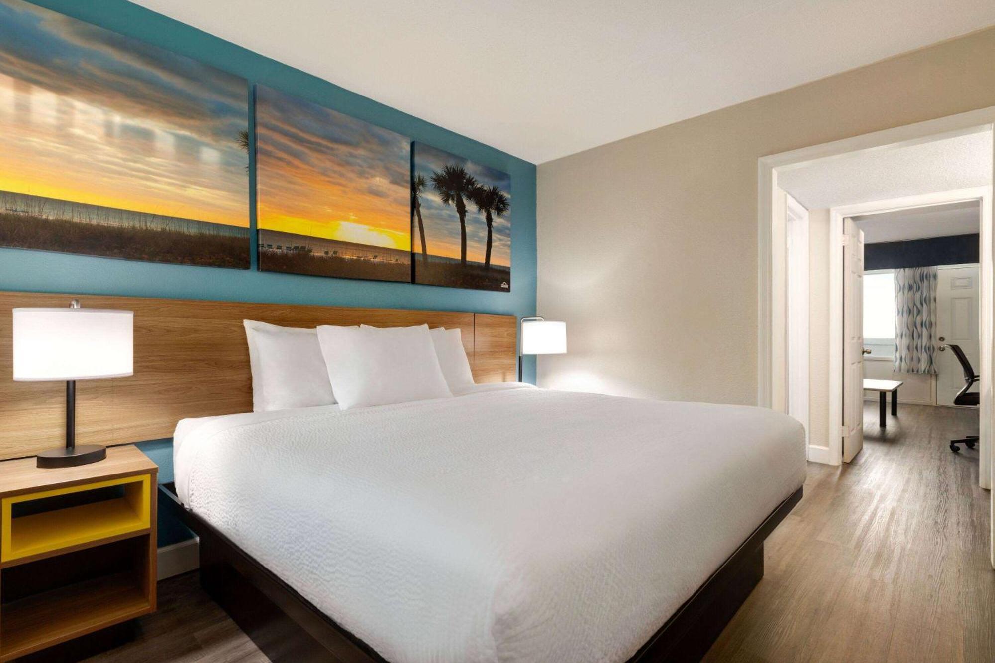Days By Wyndham Myrtle Beach-beach Front Hotel Myrtle Beach