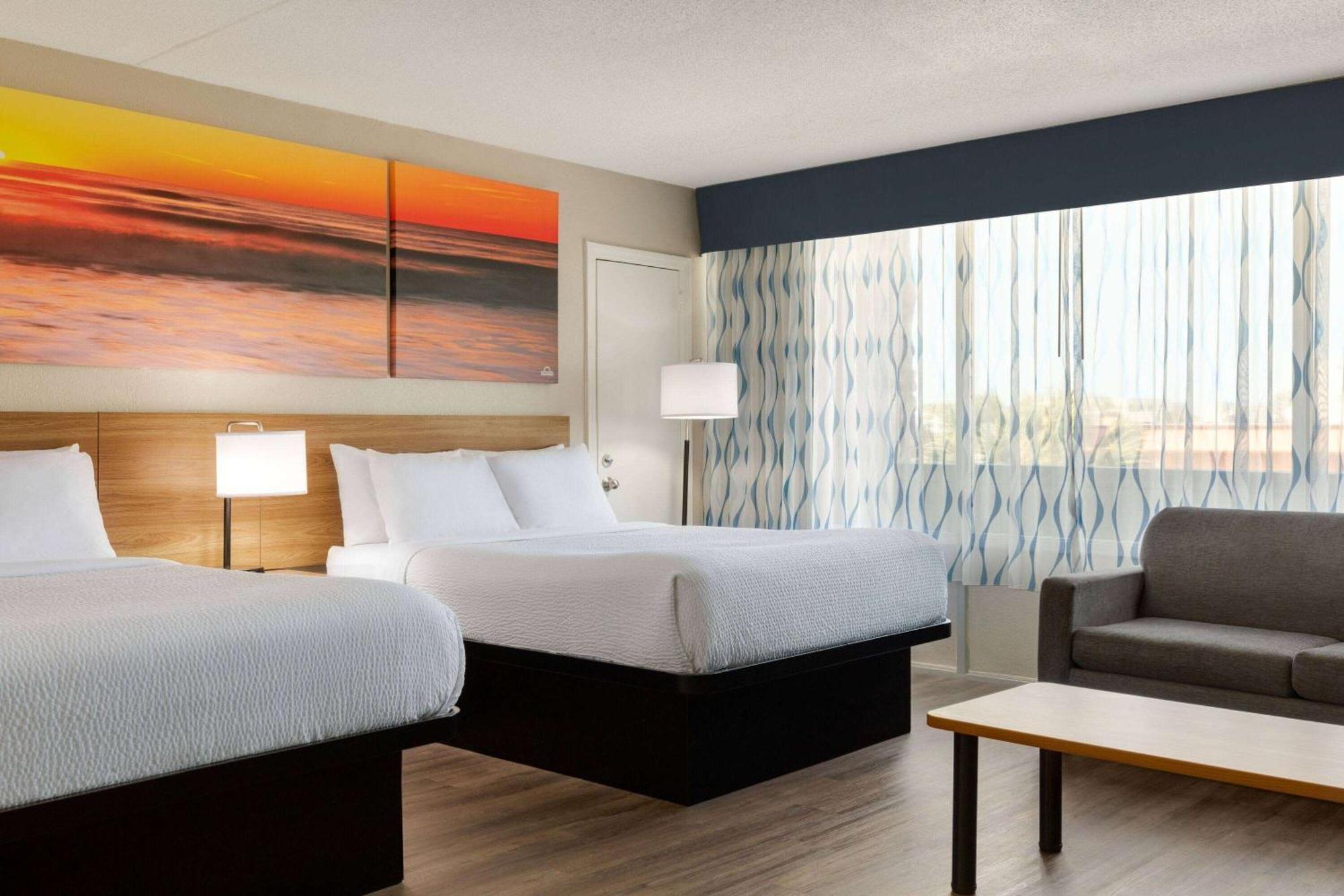 Hotel Days By Wyndham Myrtle Beach-beach Front