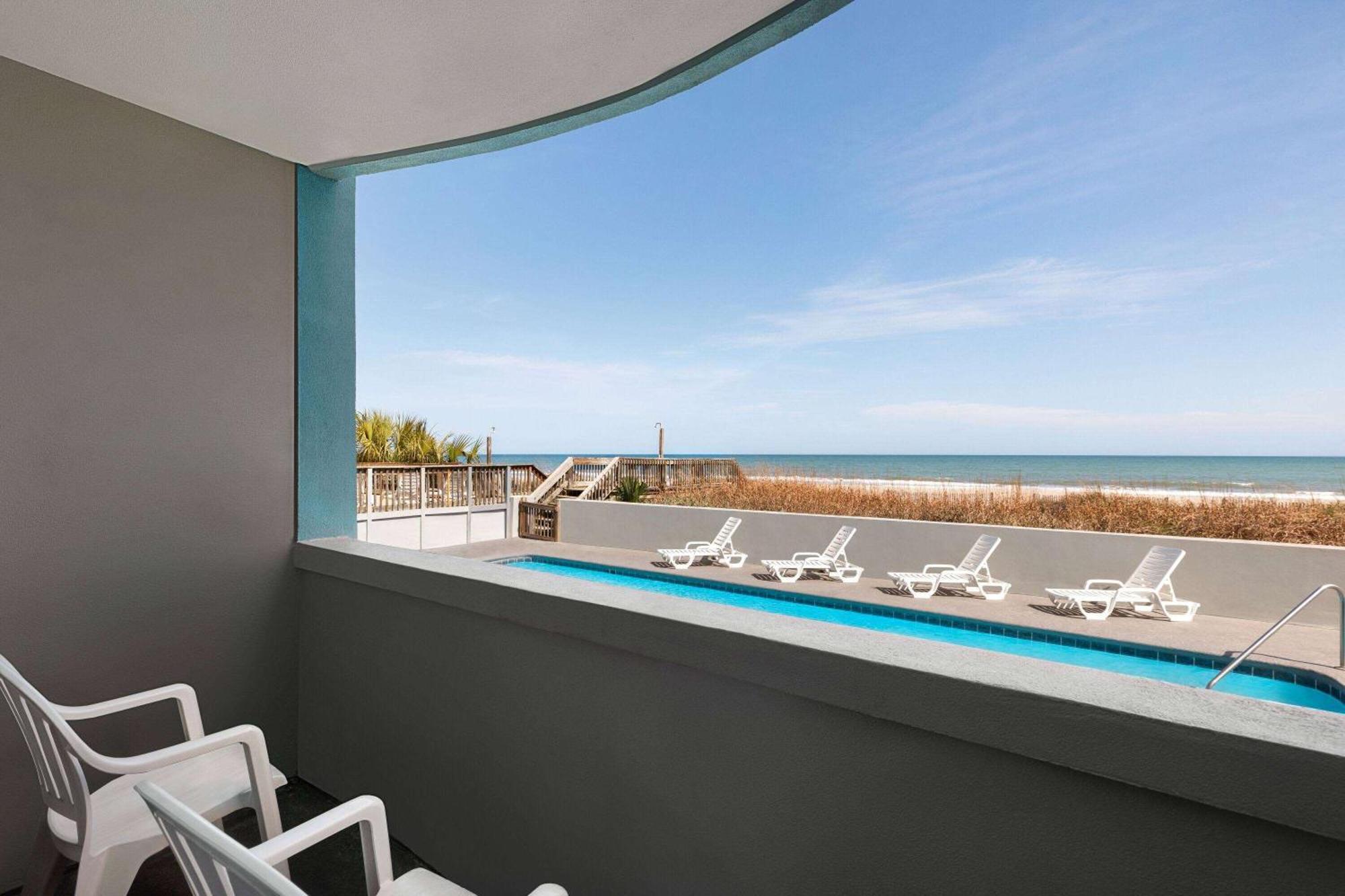 Days By Wyndham Myrtle Beach-beach Front Hotel Myrtle Beach
