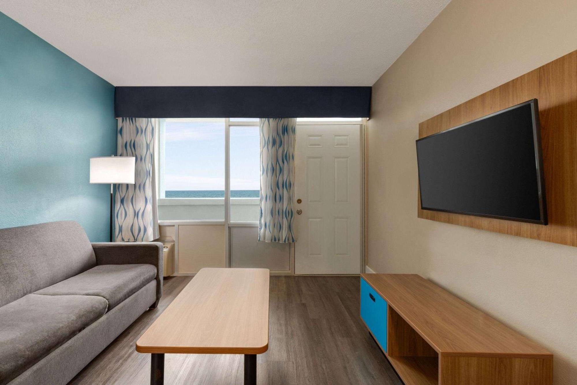 Days By Wyndham Myrtle Beach-beach Front