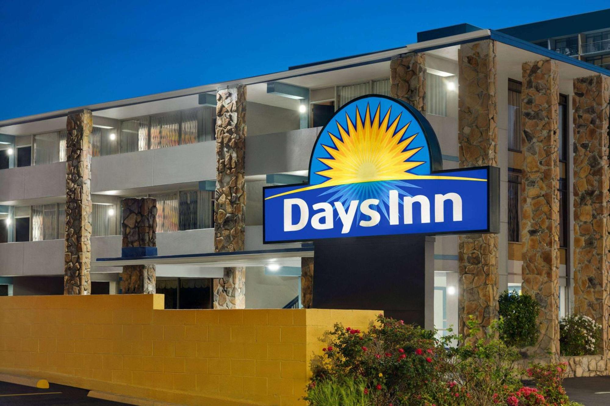 Hotel Days By Wyndham Myrtle Beach-beach Front