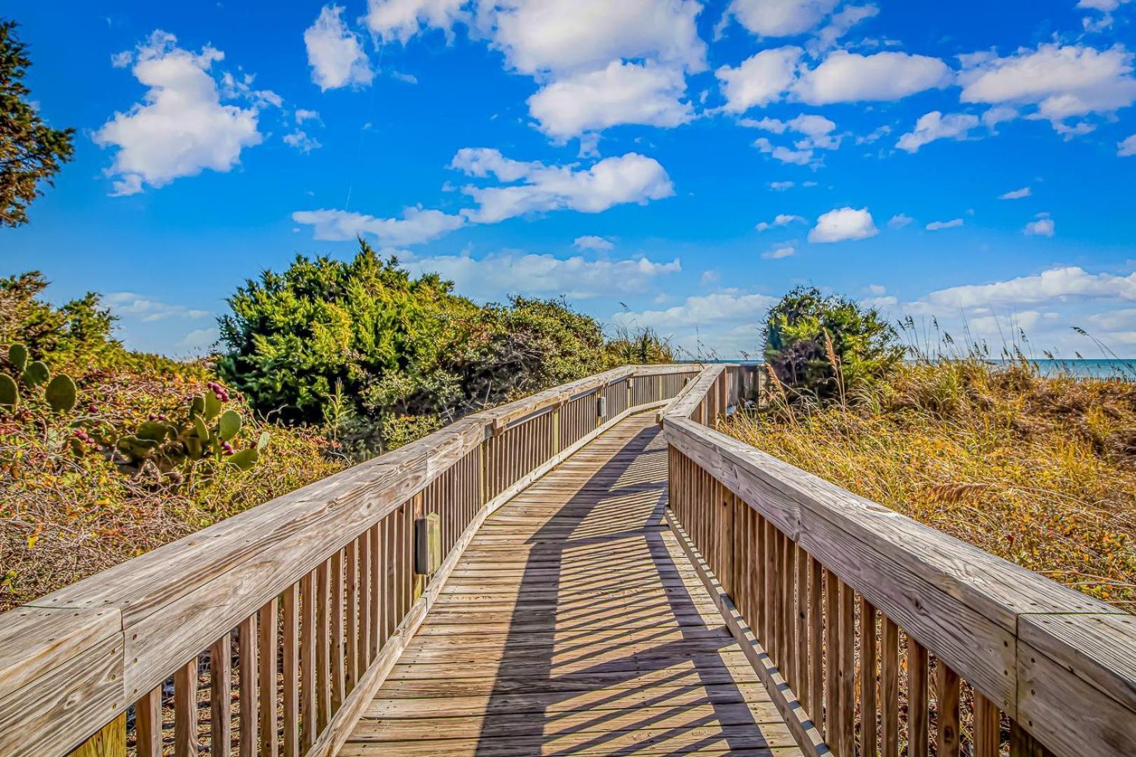 Colony Unit 208, Beautiful Oceanfront Condo, 1 Bedroom, 1 Bath Perfect For 6 *