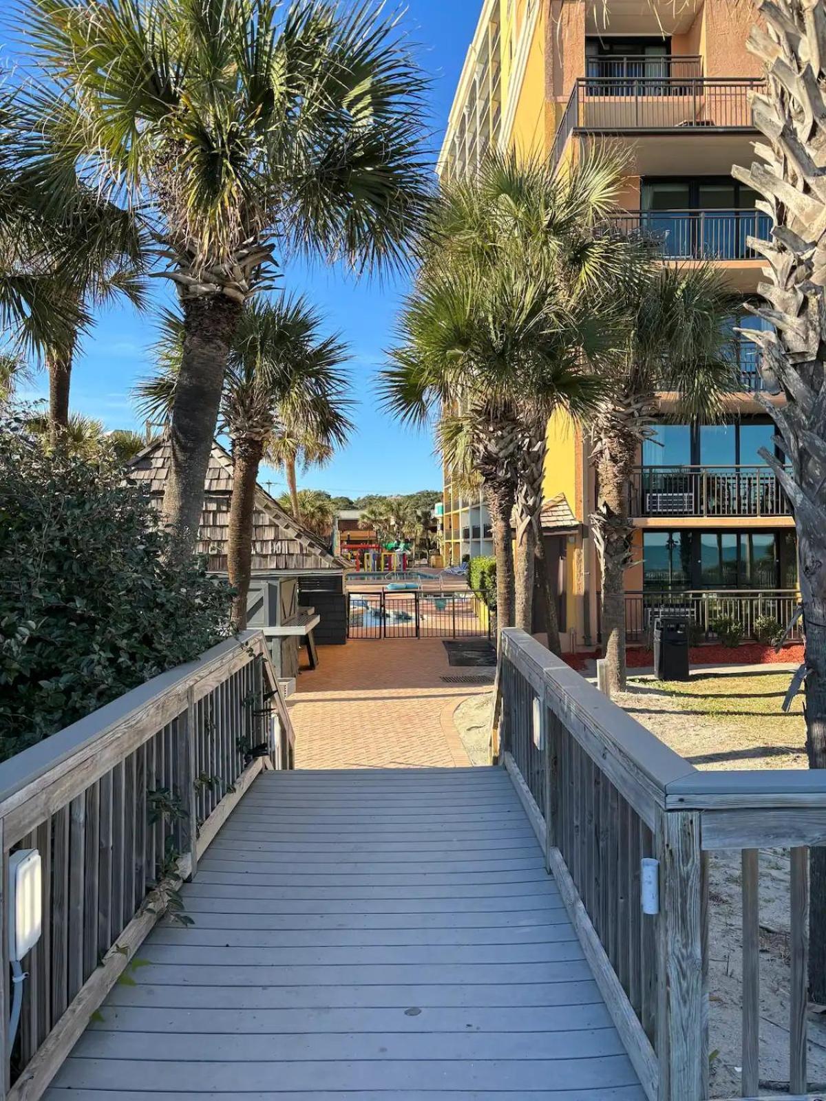 Beautiful Ocean Views, On 15th Floor!
