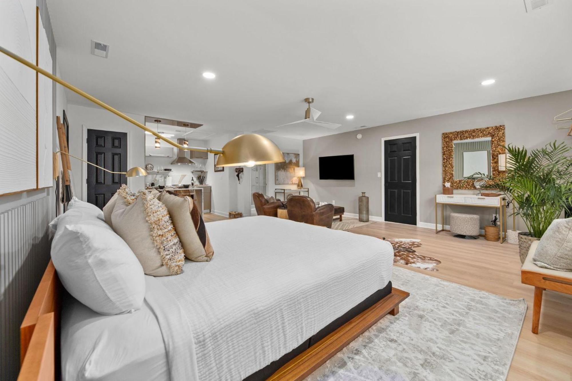 Apartment Stranded Unit C