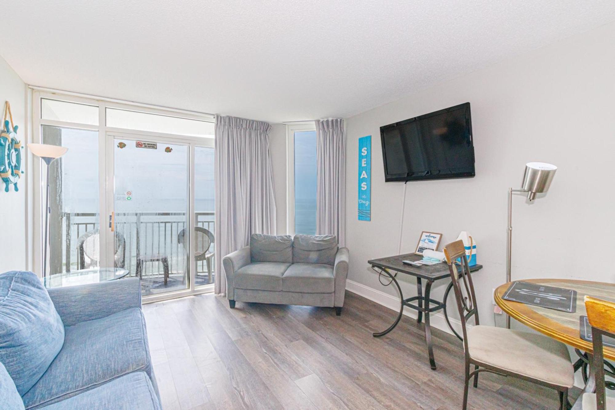 Beautifully Decorated Direct Oceanfront 1 Bedroom 1 Ba Atlantica 1003 Holiday home Myrtle Beach