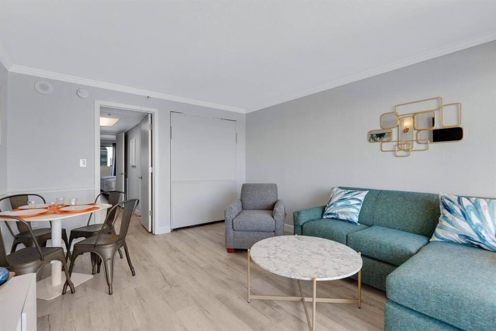 Oceanfront Oasis, Luxe 1br Haven With Full Kitchen! Cr 622 Apartment *
