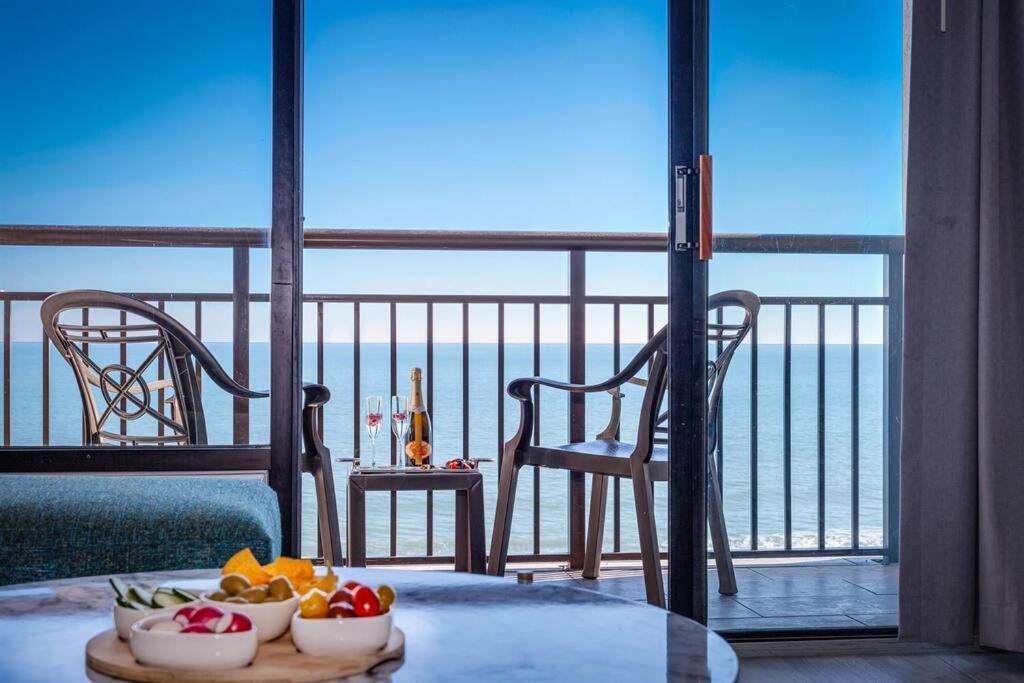 Apartment Oceanfront Oasis, Luxe 1br Haven With Full Kitchen! Cr 622 *
