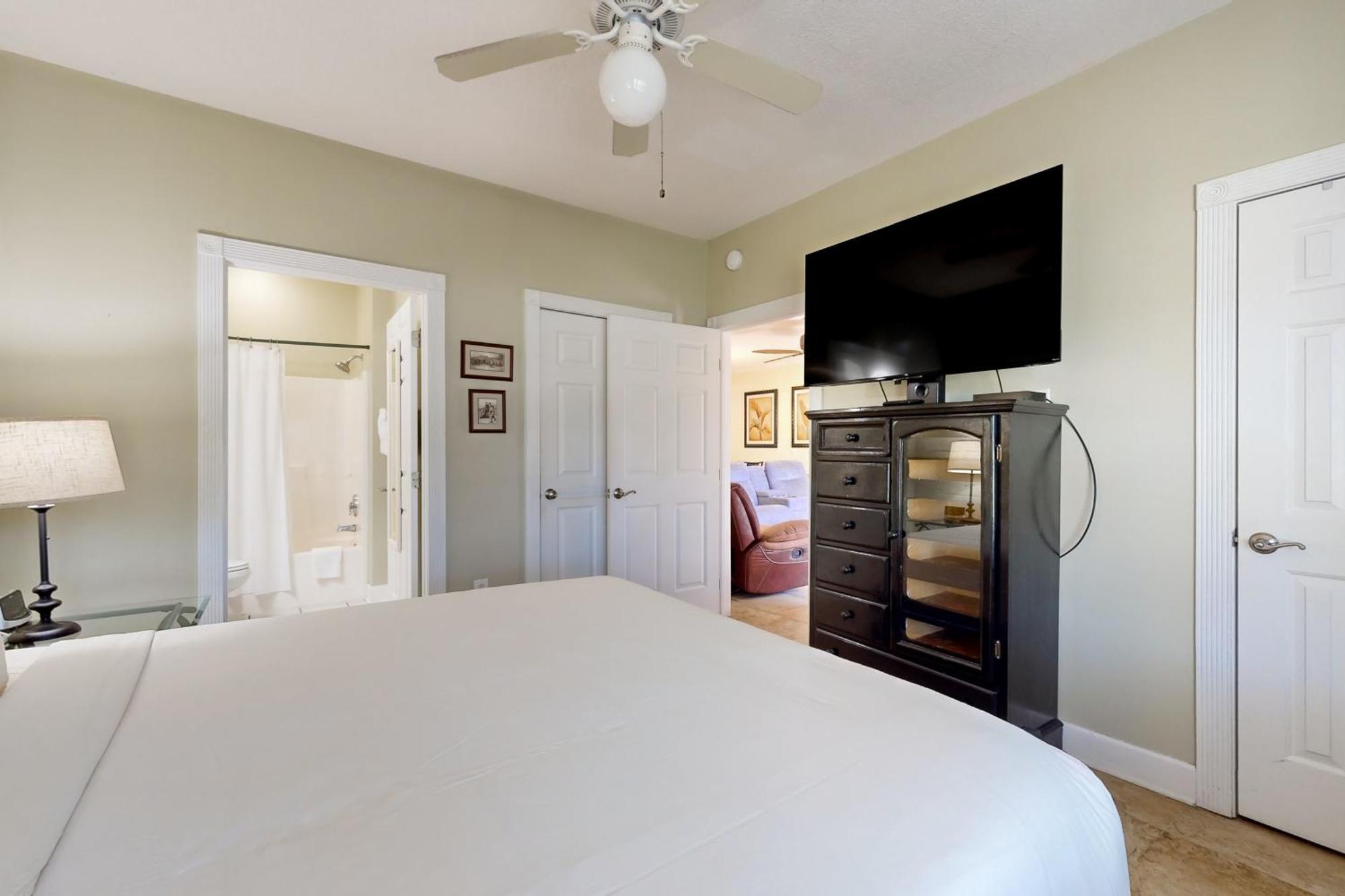 Magnolia North 102 *