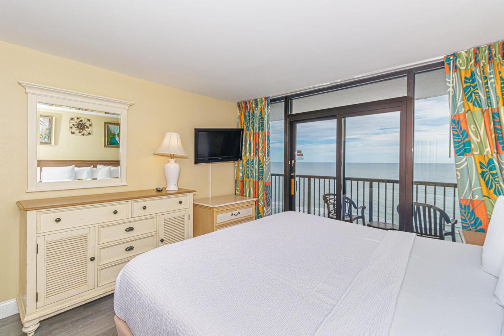 Oceanfront 3 Bedroom Condo! Sleeps 10 Guests! Compass Cove Mariner Tower 1216 * Myrtle Beach