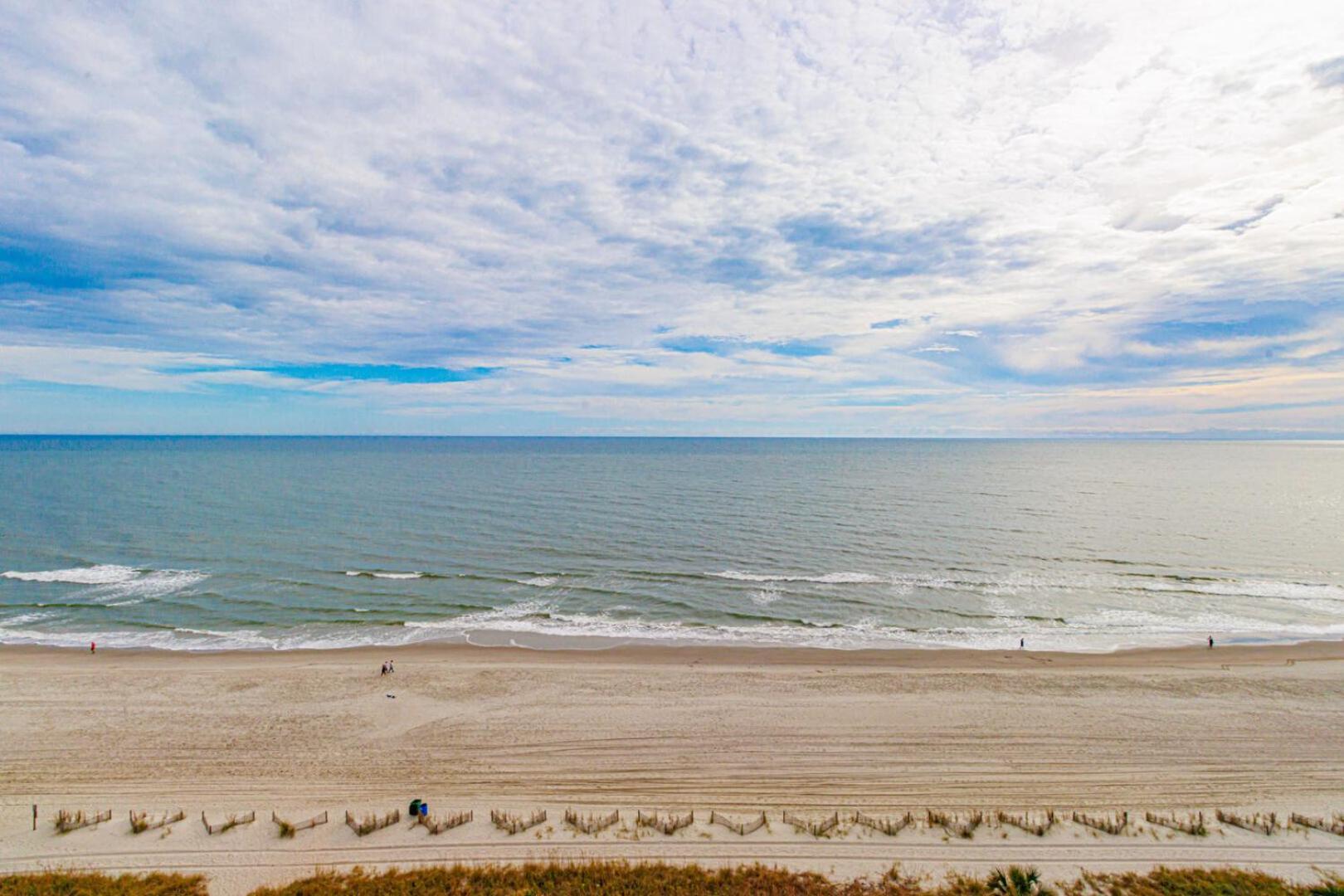 Oceanfront 3 Bedroom Condo! Sleeps 10 Guests! Compass Cove Mariner Tower 1216 Holiday home