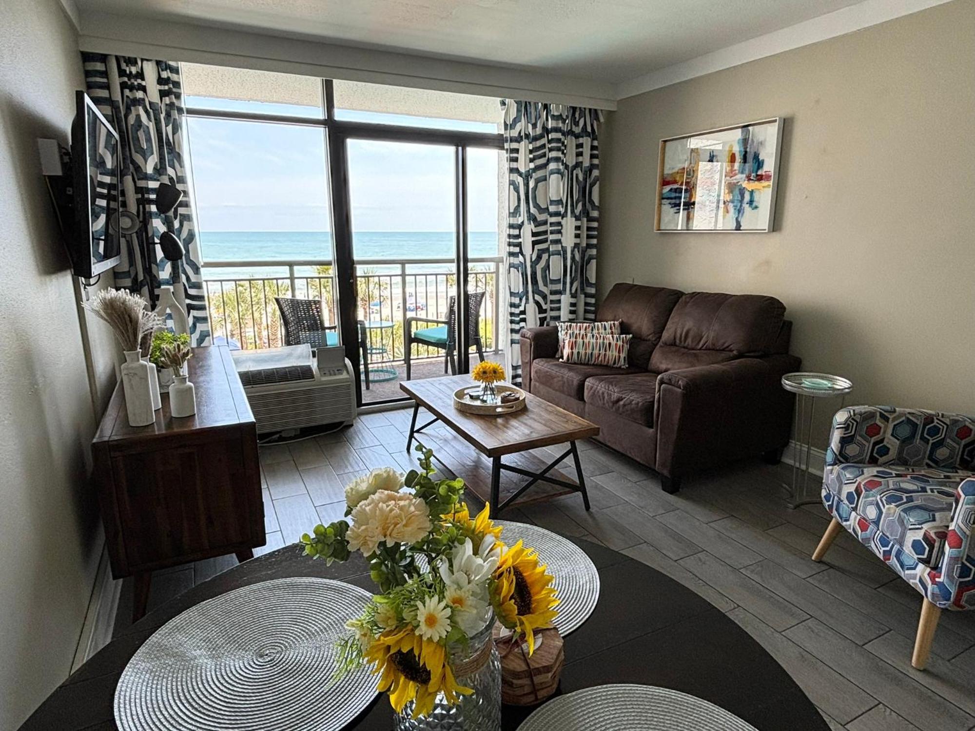 Daze Oceanfront Great Location Hotel *