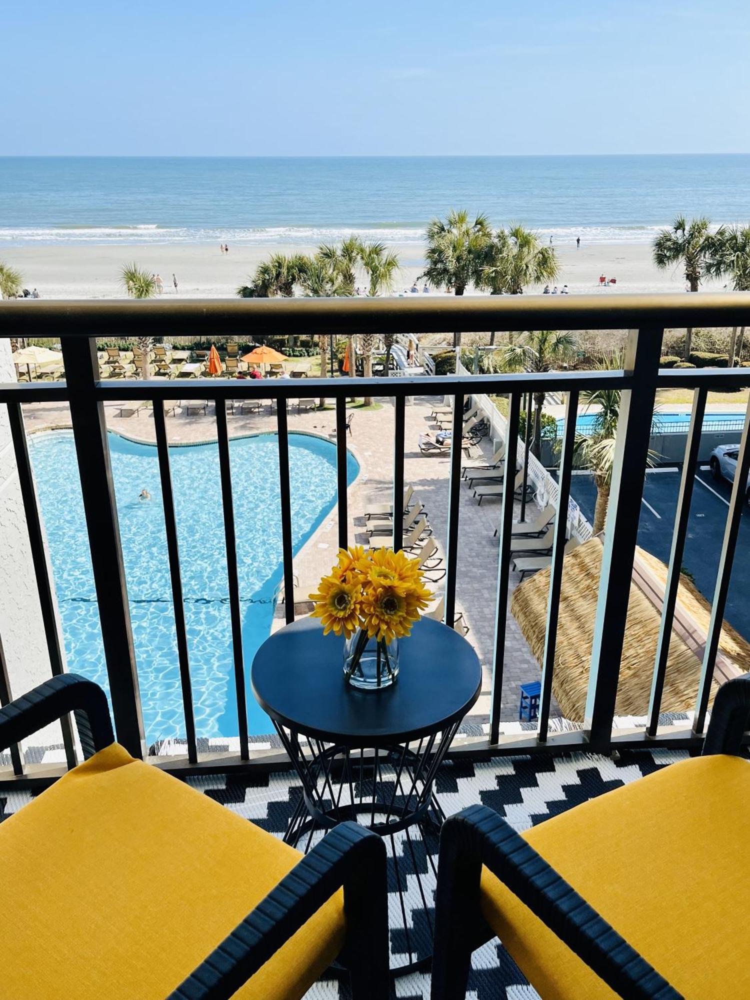 Hotel Daze Oceanfront Great Location