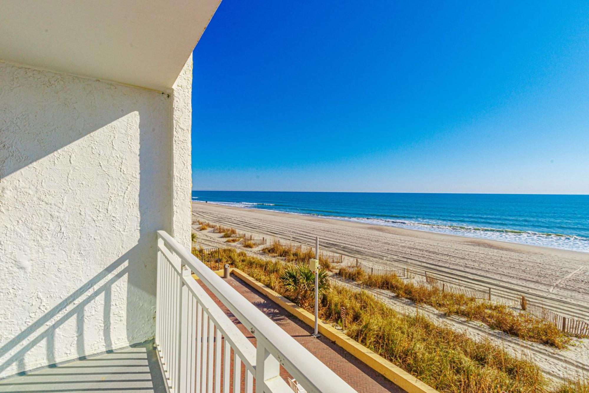 Breath-taking Remodeled Oceanfront Studio! Sea Mist 20307 *