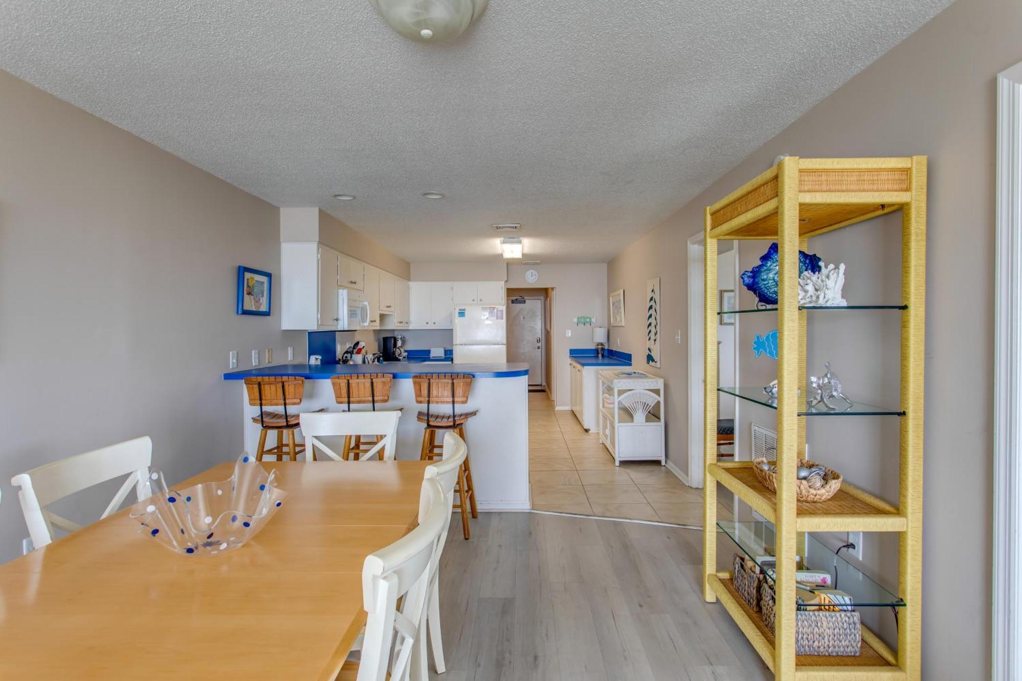 Apartment Sunny Windy Hill Beachfront With Private Patio *