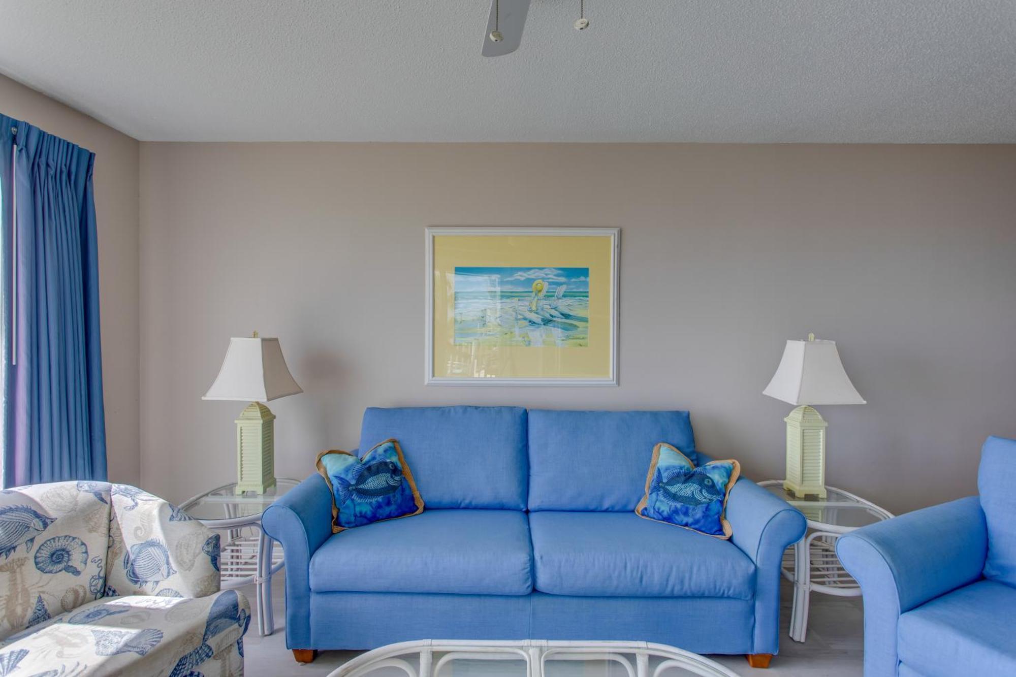 Sunny Windy Hill Beachfront With Private Patio Apartment *