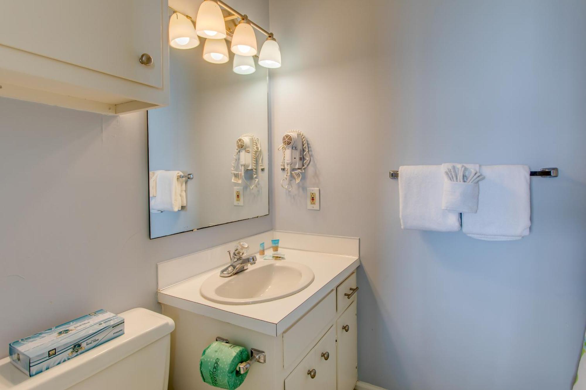 Sunny Windy Hill Beachfront With Private Patio * Myrtle Beach