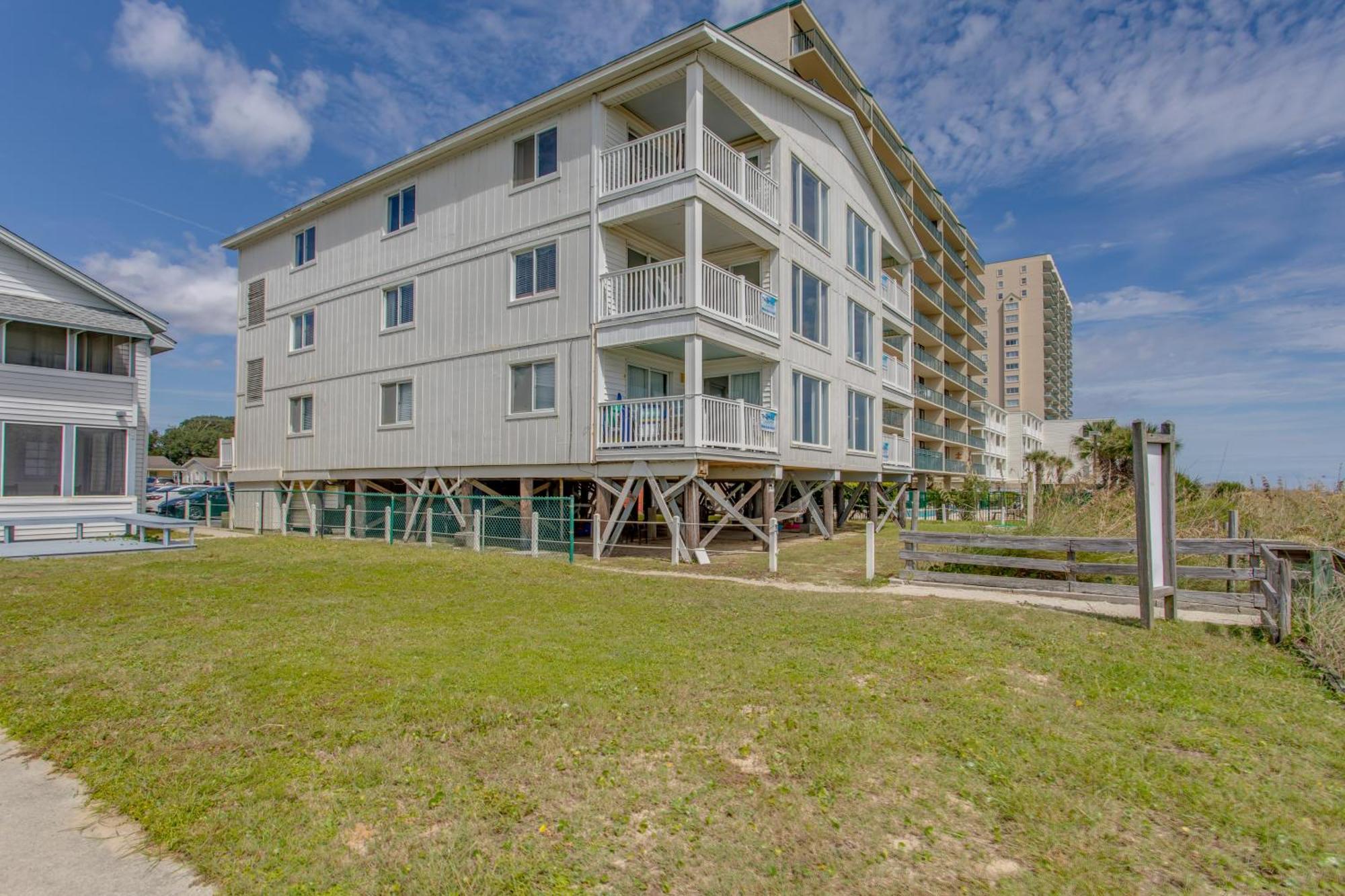 Sunny Windy Hill Beachfront With Private Patio *
