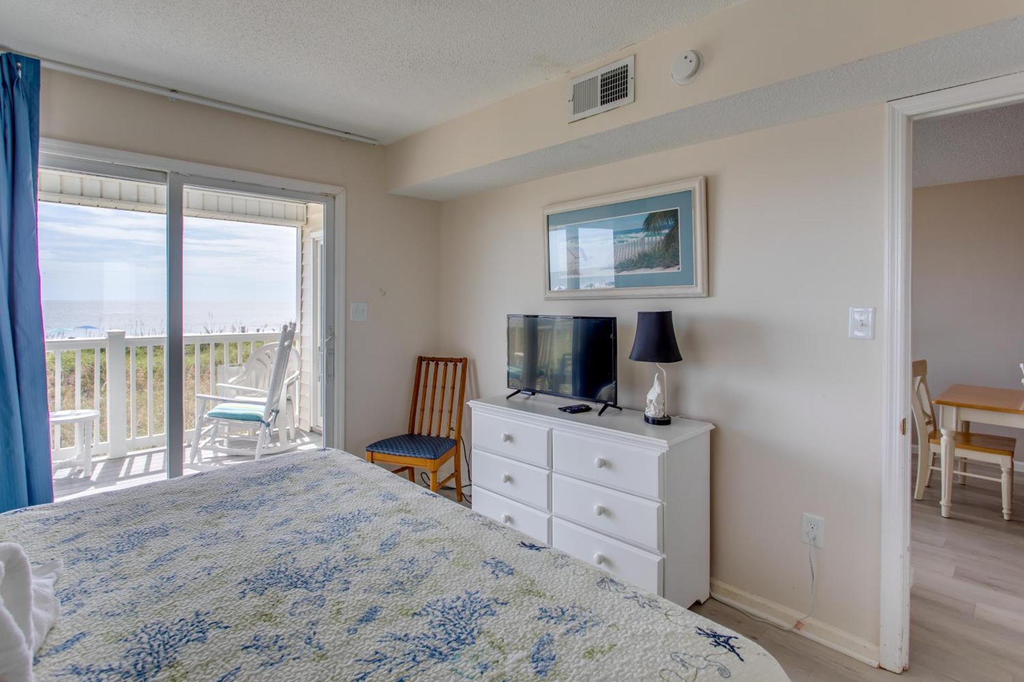 Sunny Windy Hill Beachfront With Private Patio Myrtle Beach