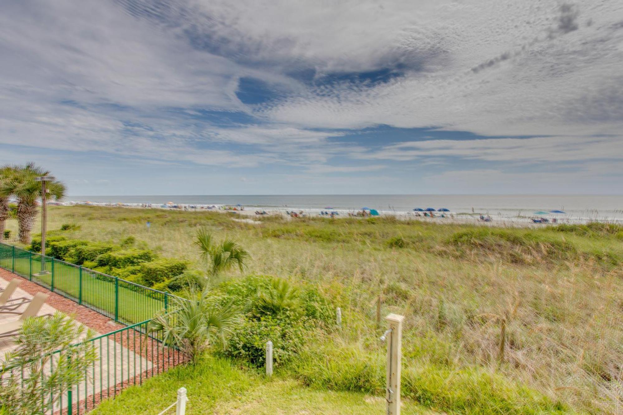 Sunny Windy Hill Beachfront With Private Patio