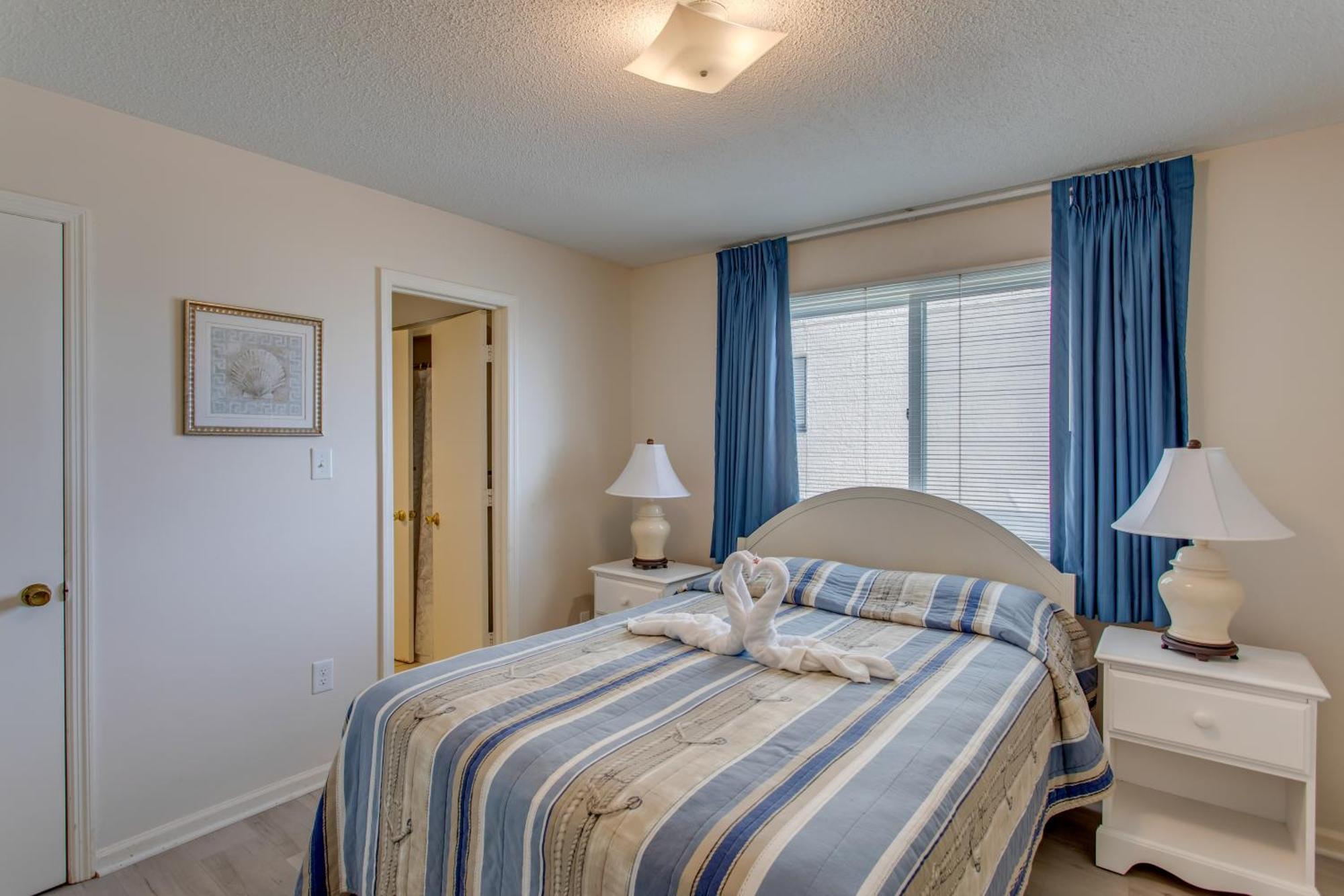 Apartment Sunny Windy Hill Beachfront With Private Patio *