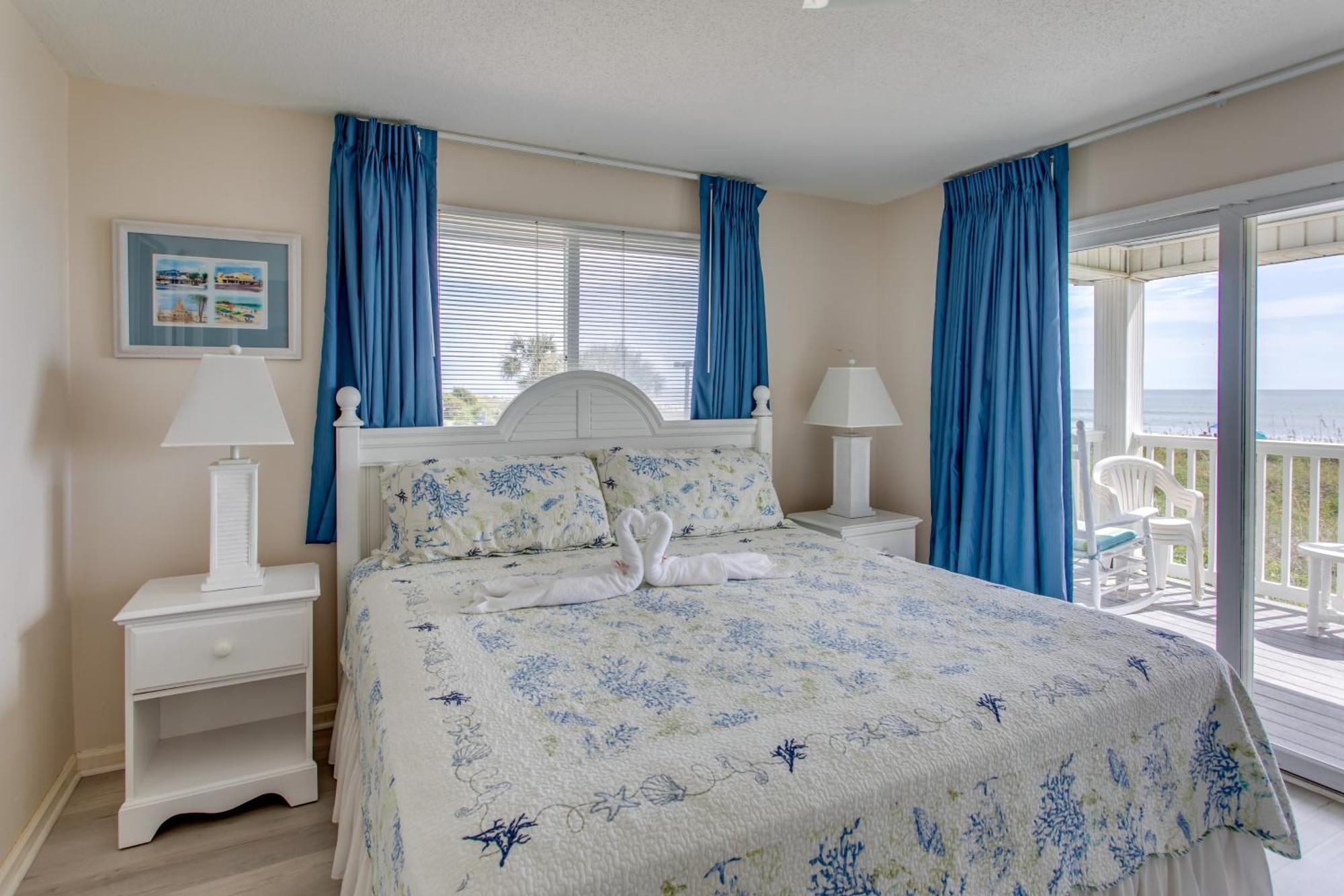 Apartment Sunny Windy Hill Beachfront With Private Patio *