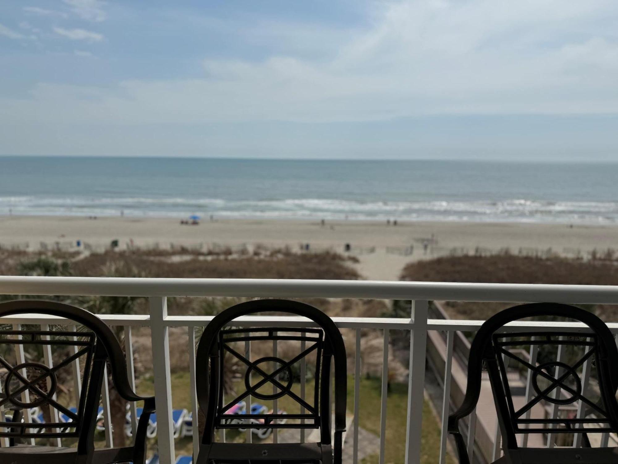 New Oceanfront 2br2ba - Camelot 411 Holiday home