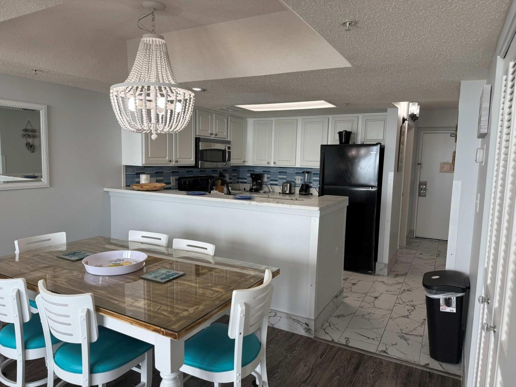 New Oceanfront 2br2ba - Camelot 411 Holiday home