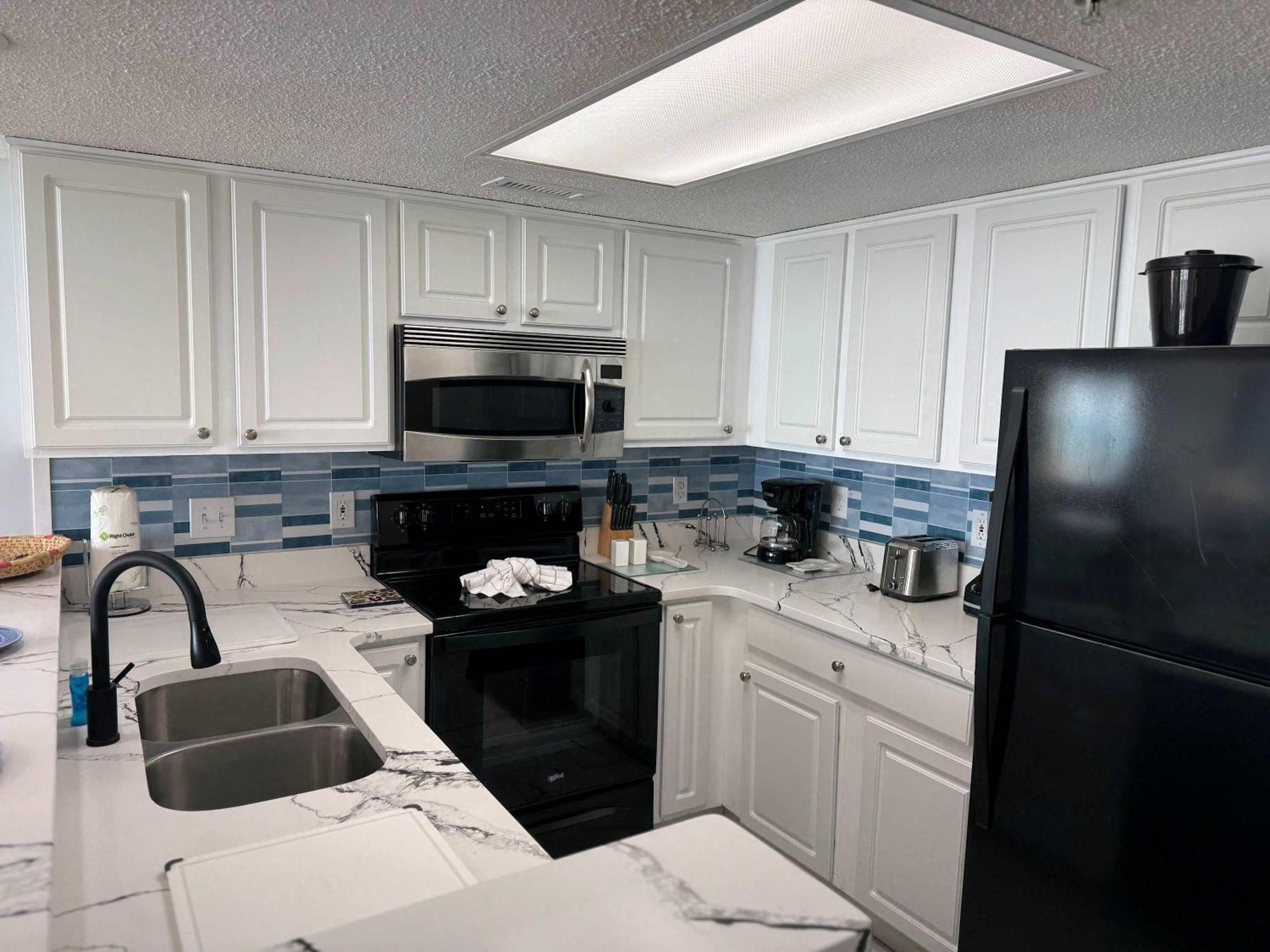 New Oceanfront 2br2ba - Camelot 411