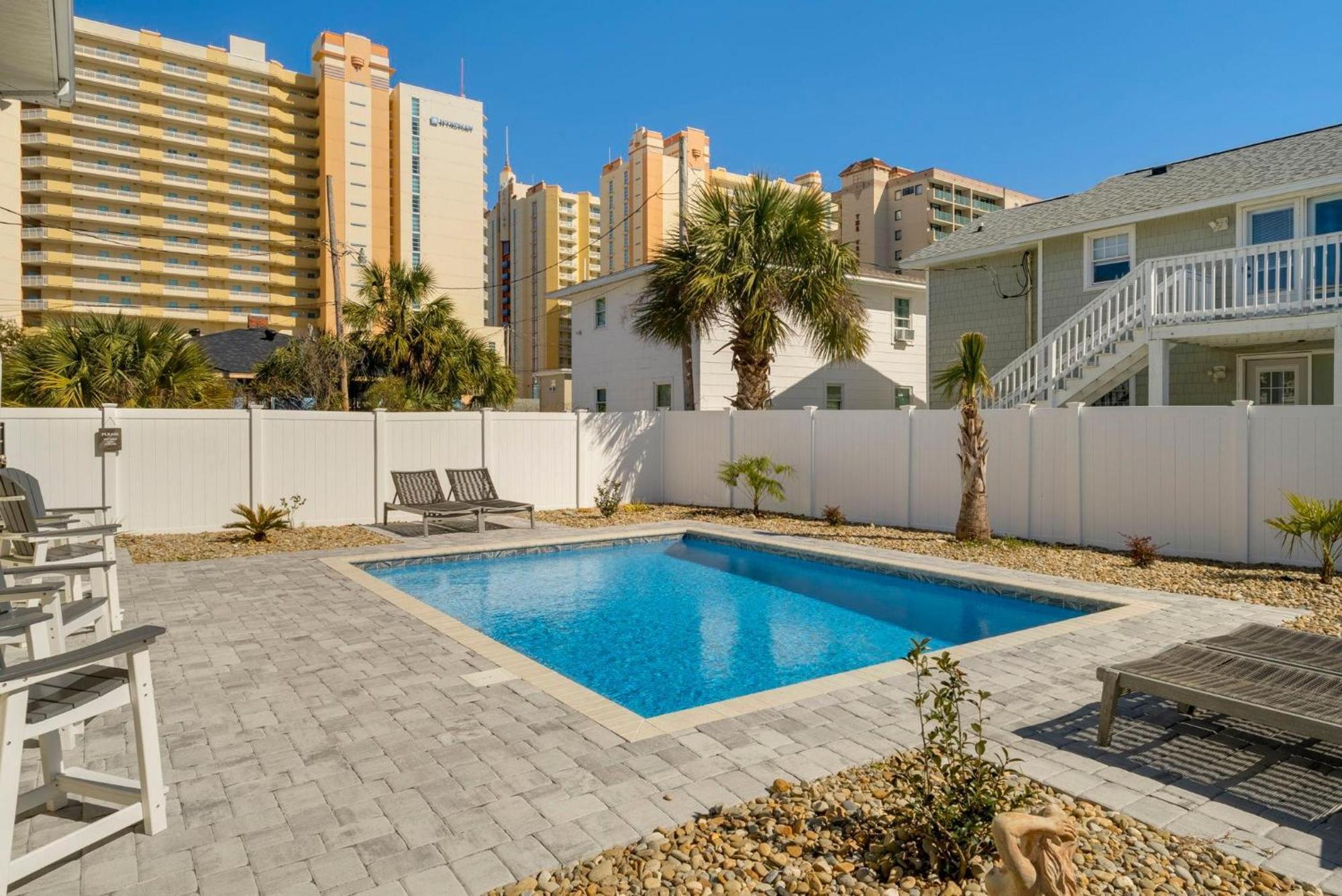 The Wicked Whale - 3rd Row - Ocean Drive Section Holiday home *