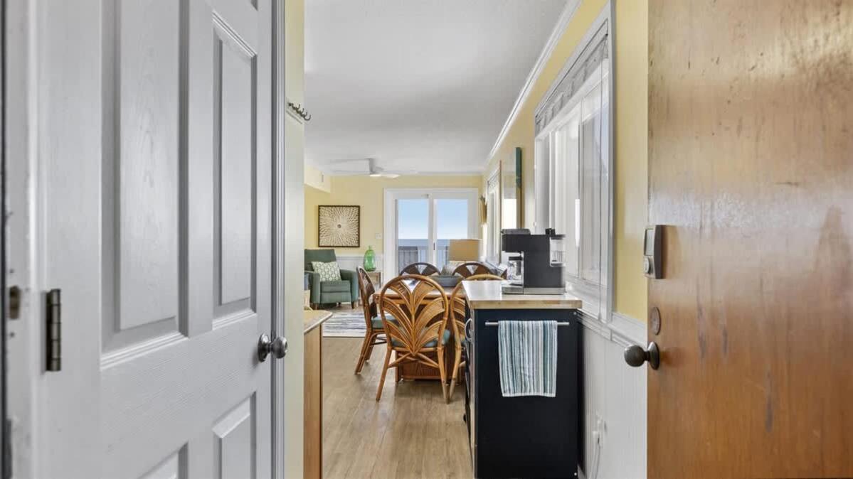 *2br Oceanfront Retreat*king Ensuite*pool*nmb Cherry Grove*pc4 Holiday home
