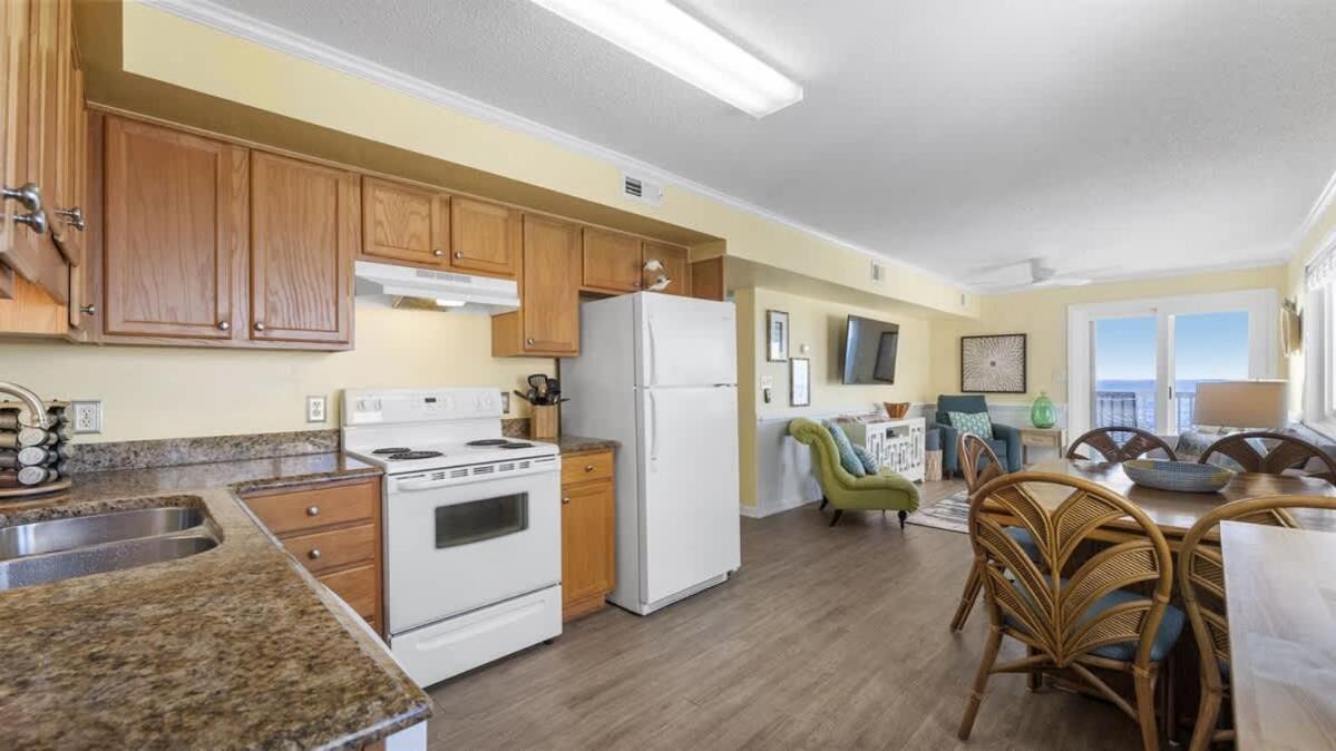 *2br Oceanfront Retreat*king Ensuite*pool*nmb Cherry Grove*pc4 Holiday home