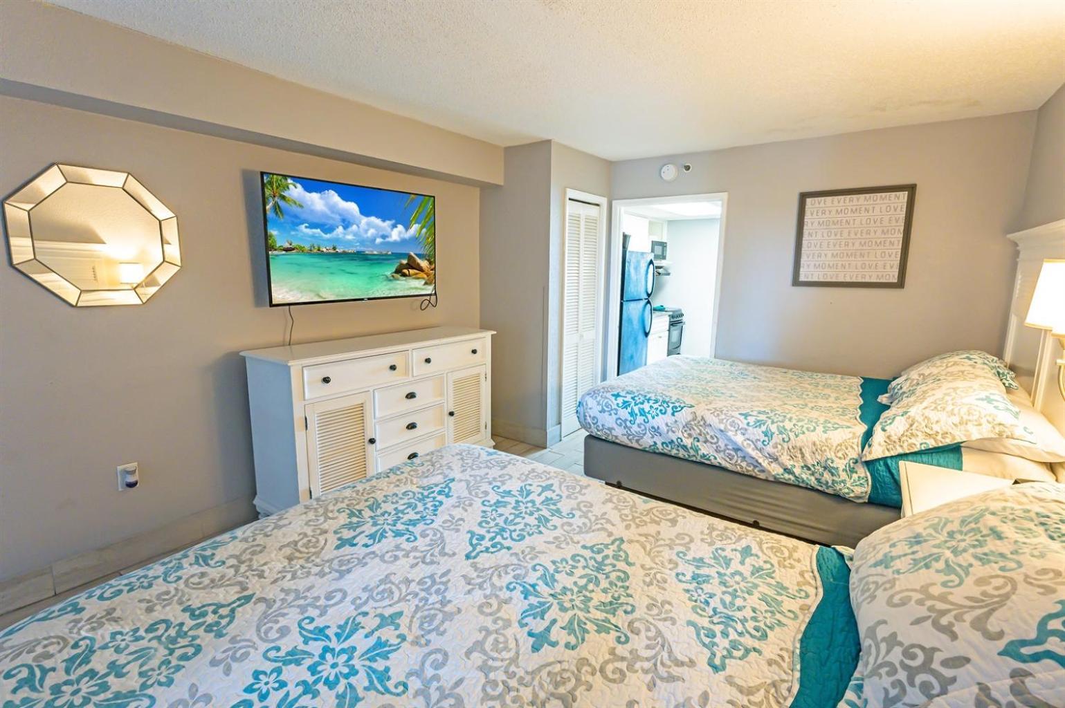 Newly Renovated, Oceanfront, Pools,fantastic View! Holiday home *