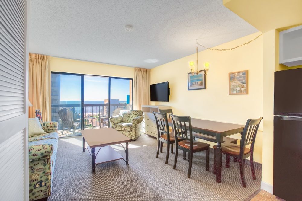 North Shore Oceanfront Resort 3*