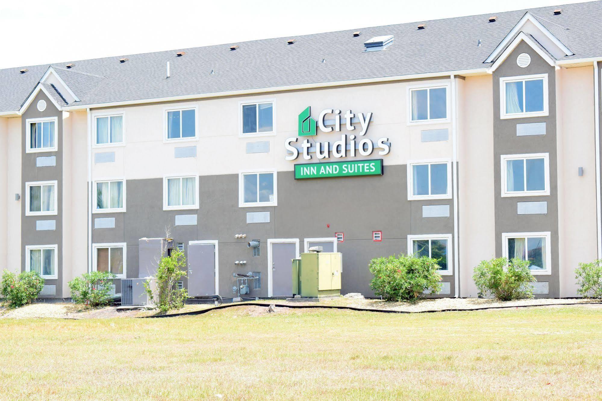 Hotel Quality & Myrtle Near Outlets 2*