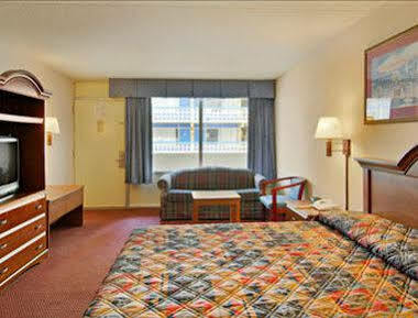 Hotel Days By Wyndham Myrtle Beach-beach Front