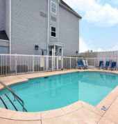 Hotel Quality & Myrtle Near Outlets 2*