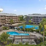 Beautiful 3 Bdrm Condo Steps From Beach & Main St