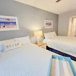 Splendid And Spacious 3 Bedroom Villa - 15C Richmond Park - Kingston Resorts Villa