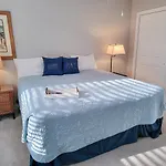 Splendid And Spacious 3 Bedroom Villa - 15C Richmond Park - Kingston Resorts Villa