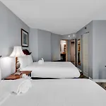 Stunning Condo With Wall-To-Wall Windows Overlooking Ocean