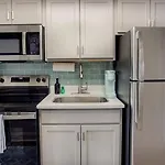 Oceanfront Escape Renovated Suite At Camelot
